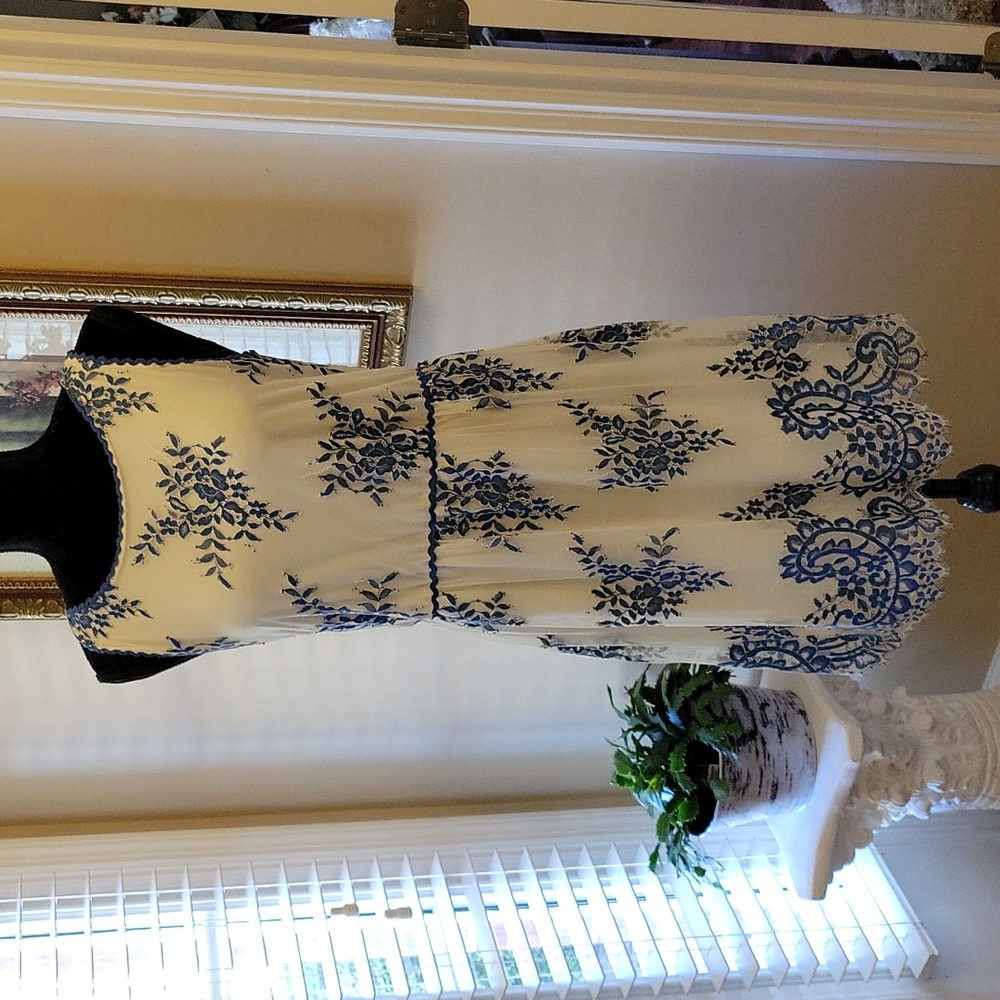 Sophie Max cream sleeveless dress with blue floral lace fully lined Small EUC…